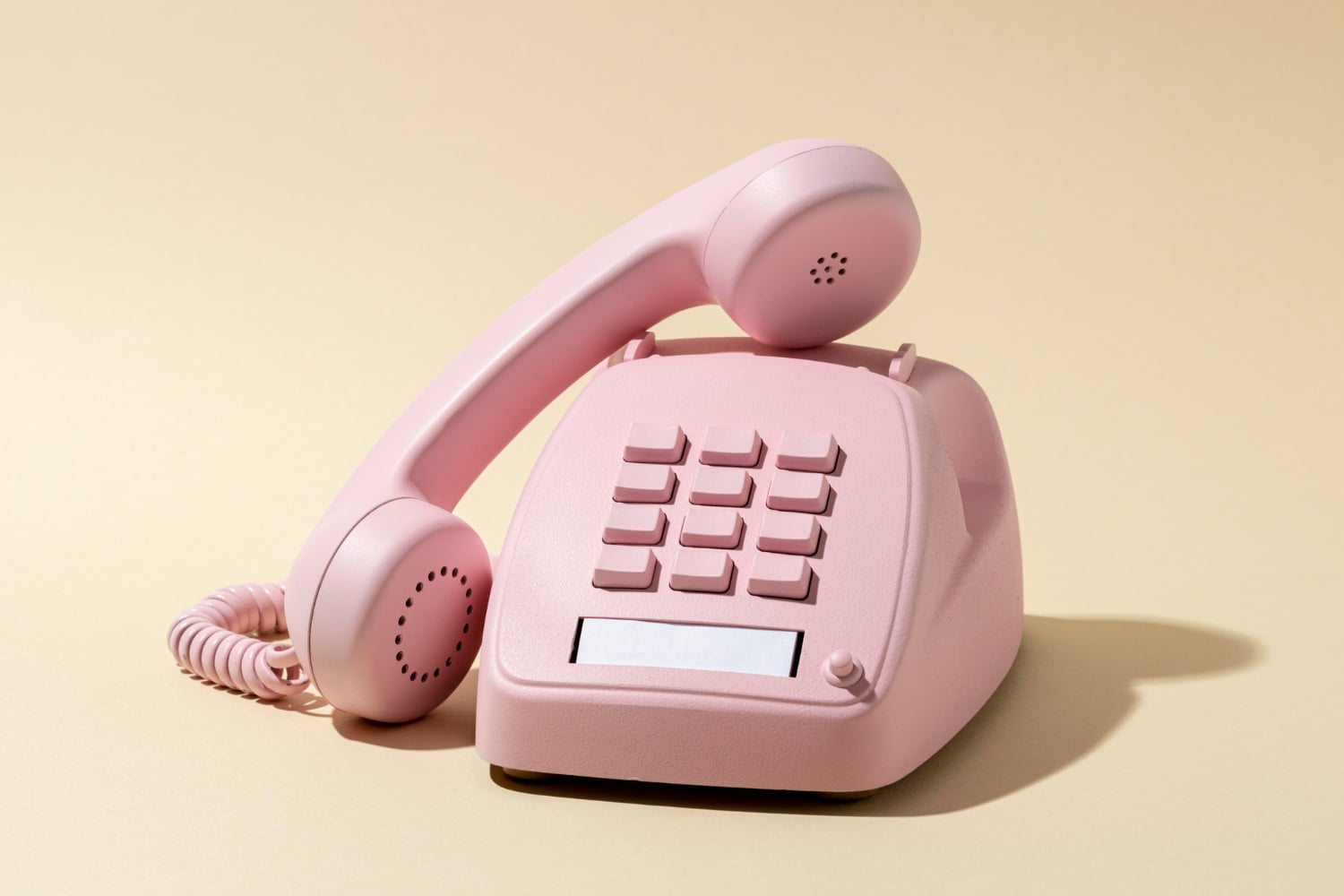 téléphone rose à fil